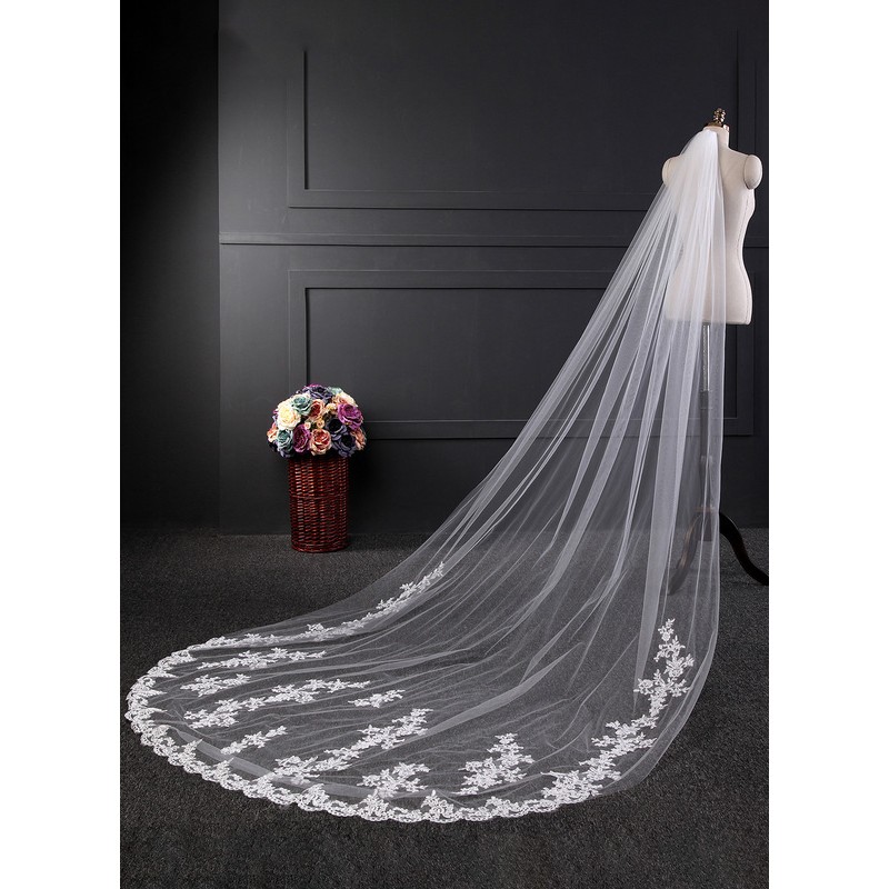 One-tier Lace Applique Edge Cathedral Bridal Veils With Lace