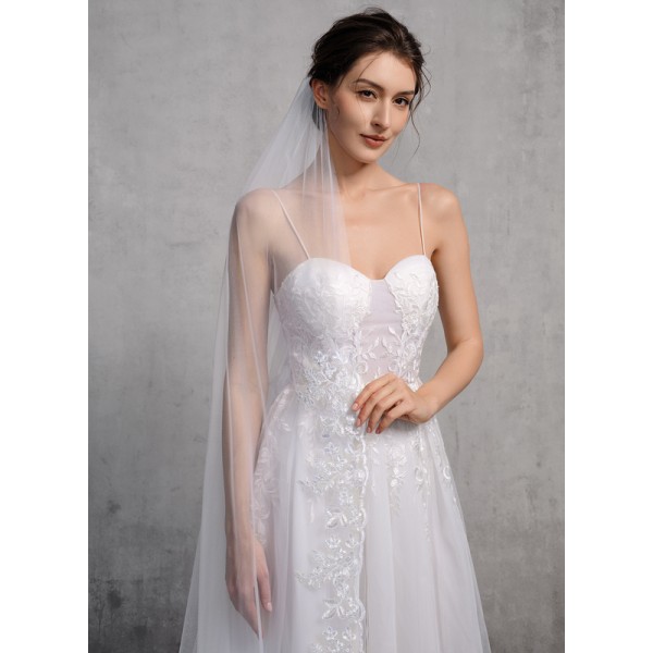 One-tier Lace Applique Edge Chapel Bridal Veils With Lace