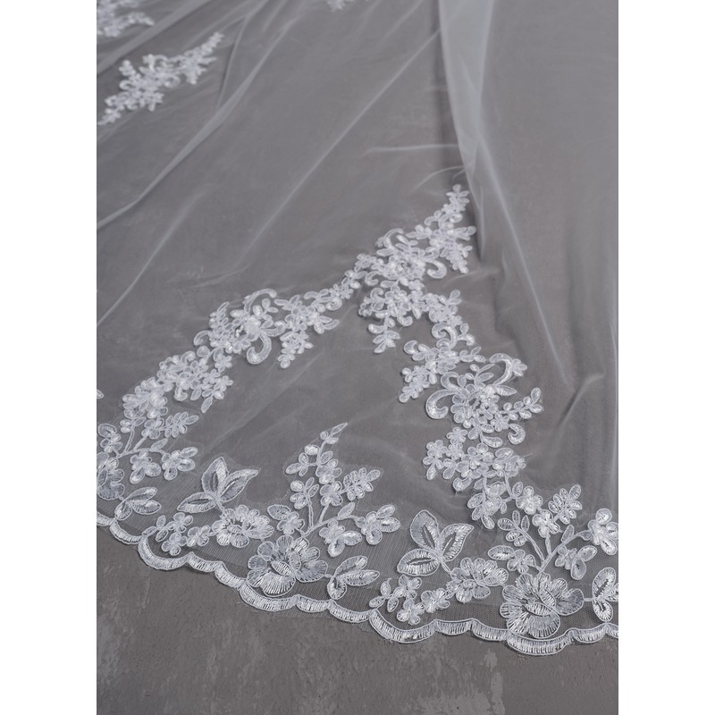 One-tier Lace Applique Edge Chapel Bridal Veils With Lace