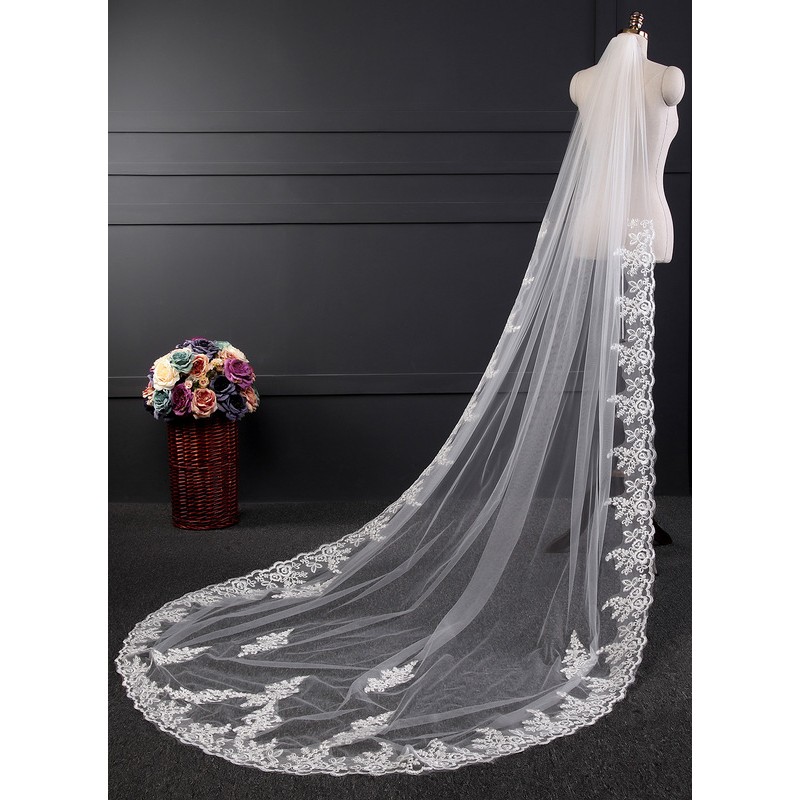 One-tier Lace Applique Edge Chapel Bridal Veils With Lace