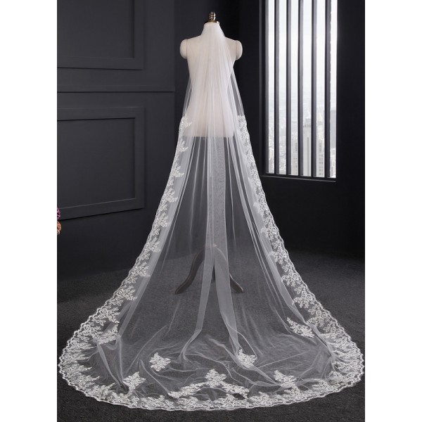 One-tier Lace Applique Edge Chapel Bridal Veils With Lace