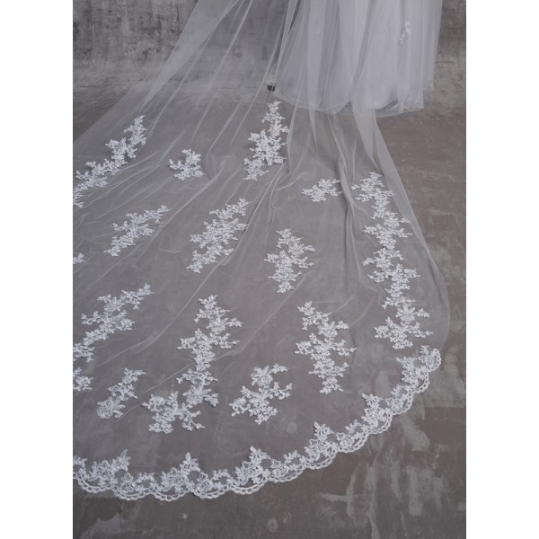 Two-tier Lace Applique Edge Cathedral Bridal Veils With Lace