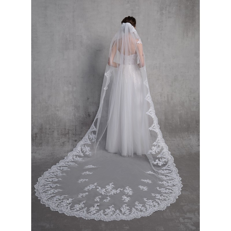 One-tier Lace Applique Edge Cathedral Bridal Veils With Lace