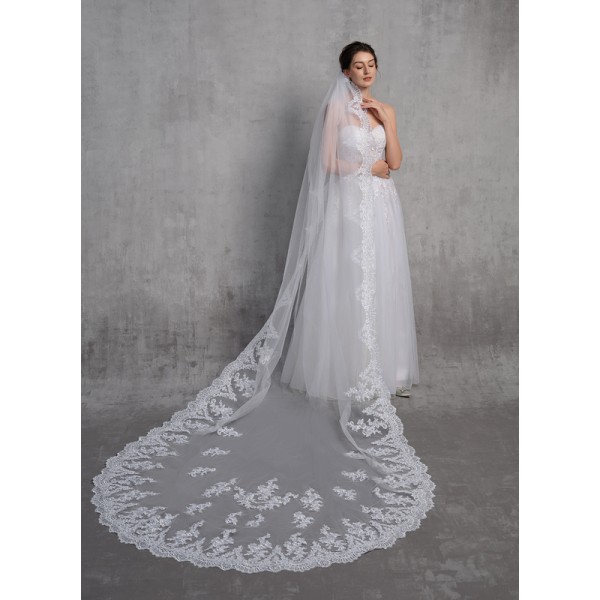 One-tier Lace Applique Edge Cathedral Bridal Veils With Lace