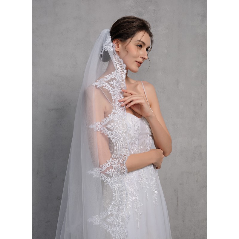 One-tier Lace Applique Edge Cathedral Bridal Veils With Lace