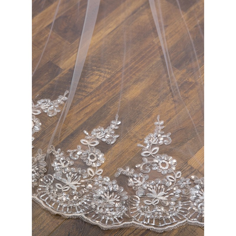 One-tier Lace Applique Edge Cathedral Bridal Veils With Lace