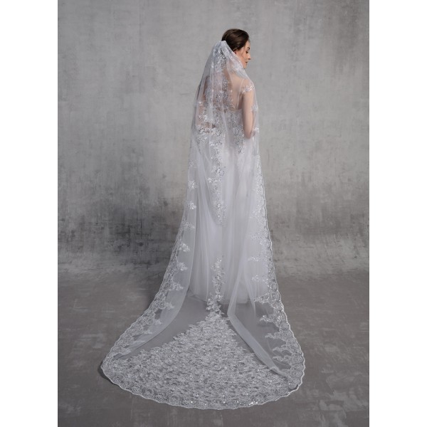 One-tier Lace Applique Edge Chapel Bridal Veils With Lace