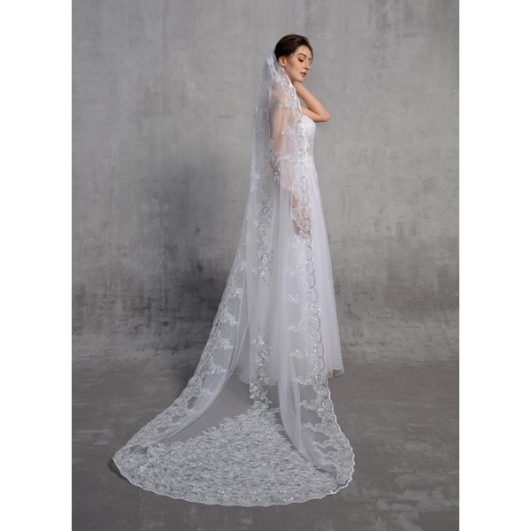 One-tier Lace Applique Edge Chapel Bridal Veils With Lace