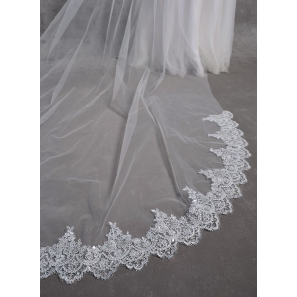 Two-tier Lace Applique Edge Cathedral Bridal Veils With Lace