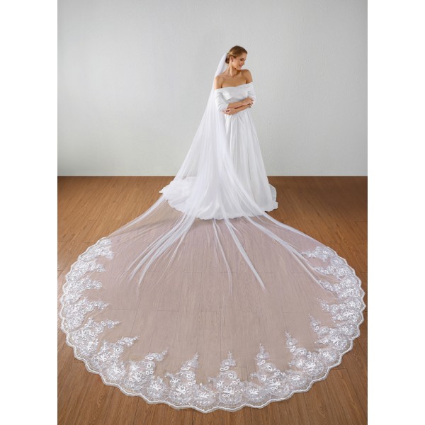 One-tier Lace Applique Edge Cathedral Bridal Veils With Lace