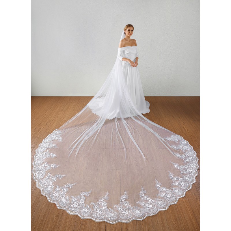 One-tier Lace Applique Edge Cathedral Bridal Veils With Lace