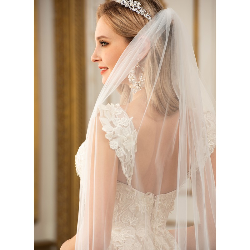 One-tier Lace Applique Edge Chapel Bridal Veils With Lace