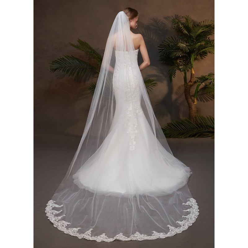 One-tier Lace Applique Edge Cathedral Bridal Veils With Lace