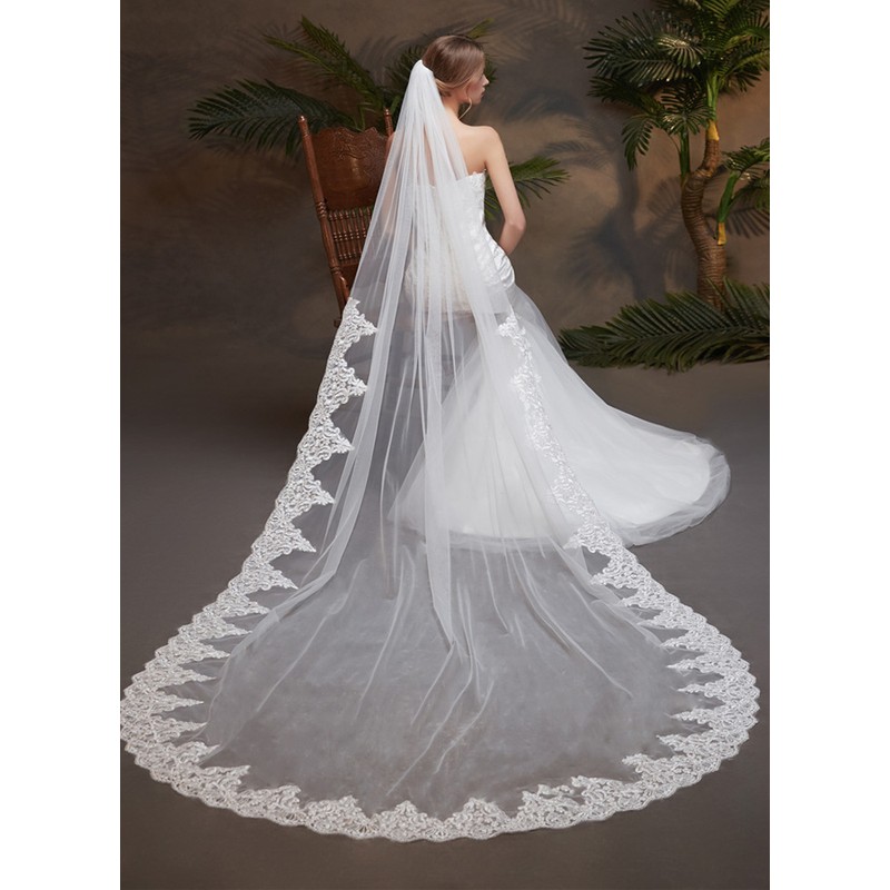 One-tier Lace Applique Edge Chapel Bridal Veils With Lace