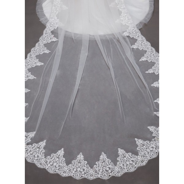 One-tier Lace Applique Edge Chapel Bridal Veils With Lace