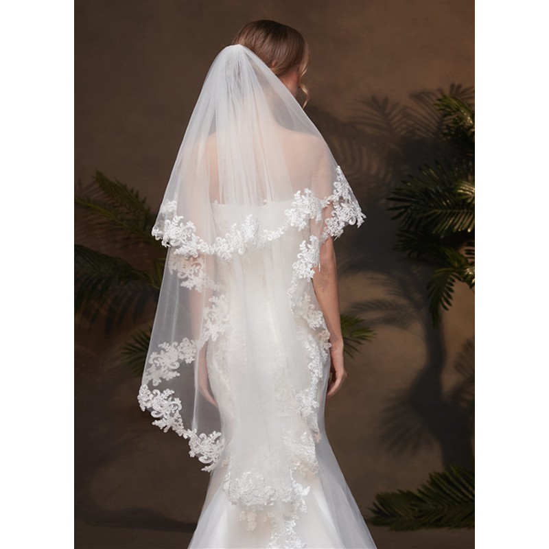 Two-tier Lace Applique Edge Fingertip Bridal Veils With Lace