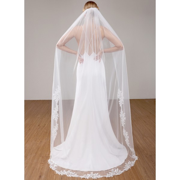 One-tier Lace Applique Edge Chapel Bridal Veils With Lace