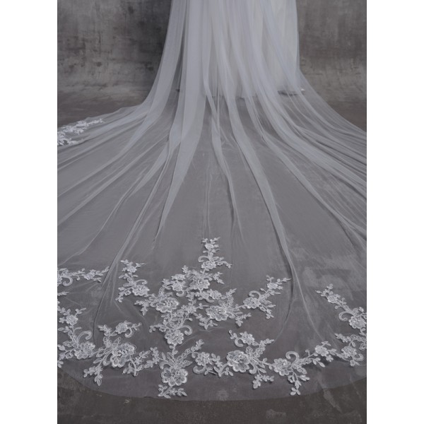 One-tier Lace Applique Edge Cathedral Bridal Veils With Lace