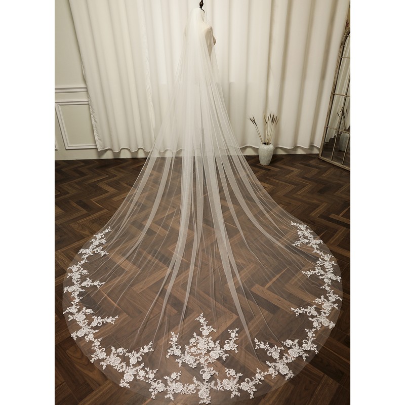 One-tier Lace Applique Edge Cathedral Bridal Veils With Lace