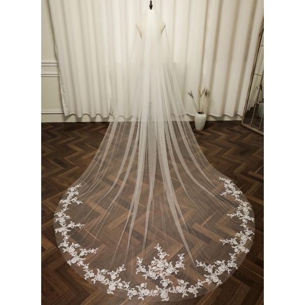 One-tier Lace Applique Edge Cathedral Bridal Veils With Lace