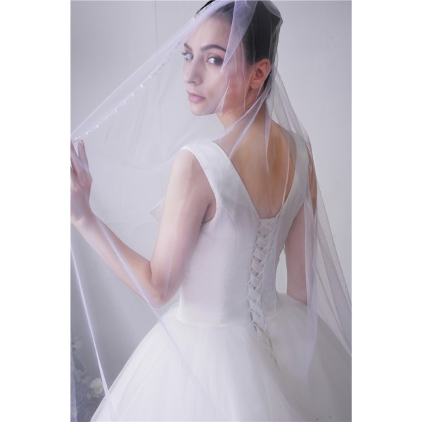 One-tier Beaded Edge Chapel Bridal Veils With Rhinestones