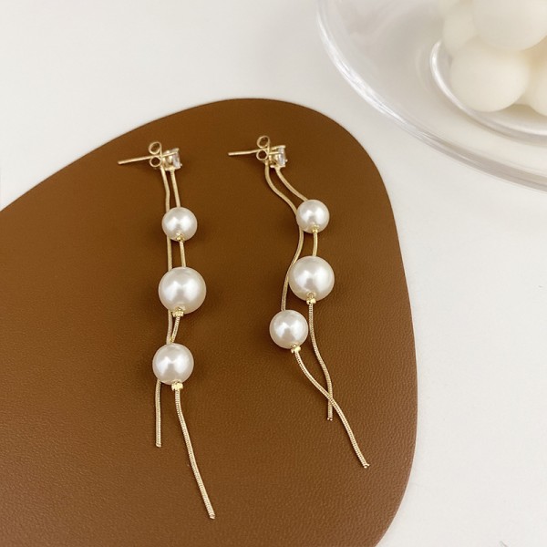 Ladies' Elegant Alloy With Irregular Pearl Earrings