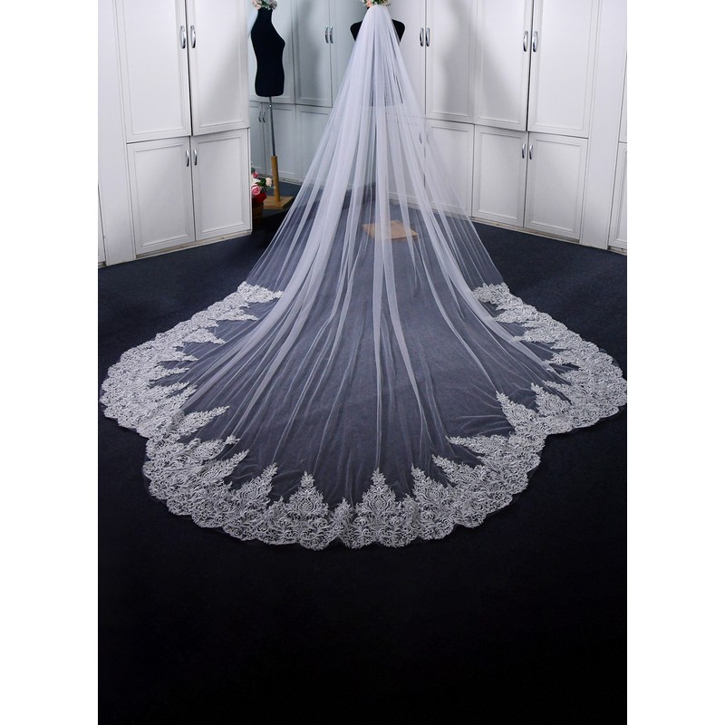 One-tier Lace Applique Edge Cathedral Bridal Veils With Lace