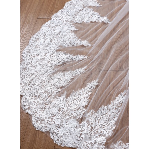 One-tier Lace Applique Edge Cathedral Bridal Veils With Lace