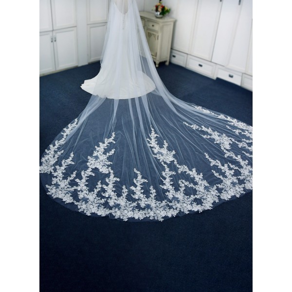 Two-tier Lace Applique Edge Cathedral Bridal Veils With Lace