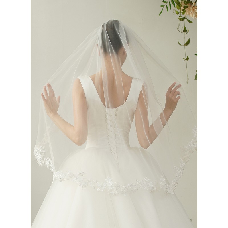 One-tier Lace Applique Edge Fingertip Bridal Veils With Lace