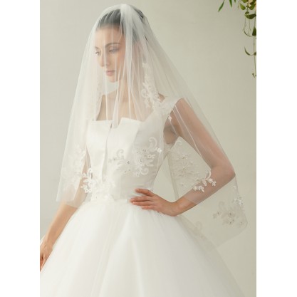 Two-tier Cut Edge Fingertip Bridal Veils With Lace