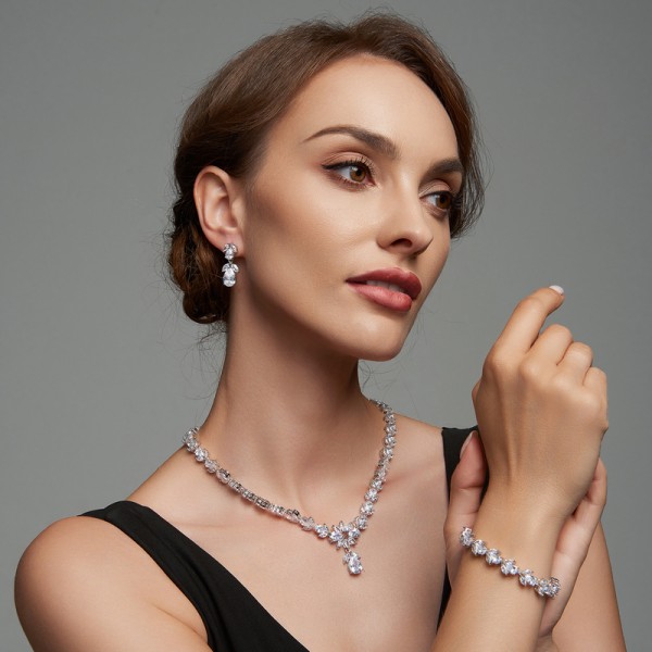 Luxurious Alloy With Irregular Rhinestone/Cubic Zirconia Jewelry Sets