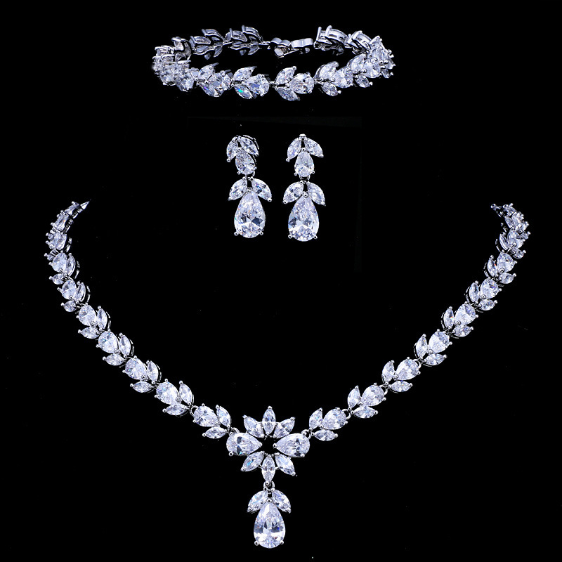 Luxurious Alloy With Irregular Rhinestone/Cubic Zirconia Jewelry Sets