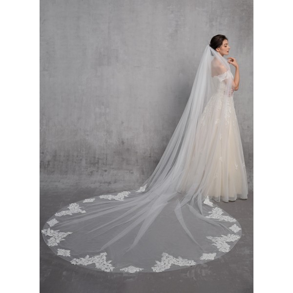 One-tier Lace Applique Edge Cathedral Bridal Veils With Lace