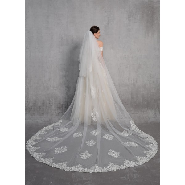 Two-tier Lace Applique Edge Cathedral Bridal Veils With Lace