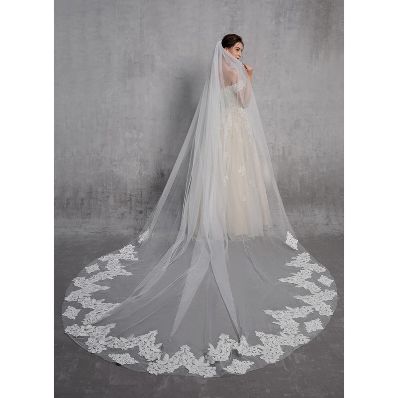 One-tier Lace Applique Edge Cathedral Bridal Veils With Lace