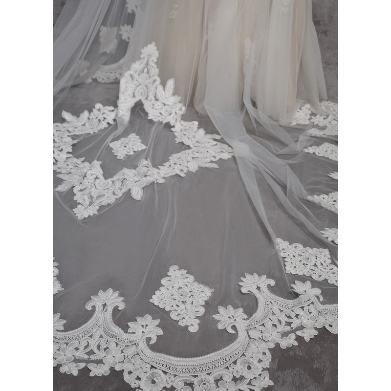 Two-tier Lace Applique Edge Cathedral Bridal Veils With Lace