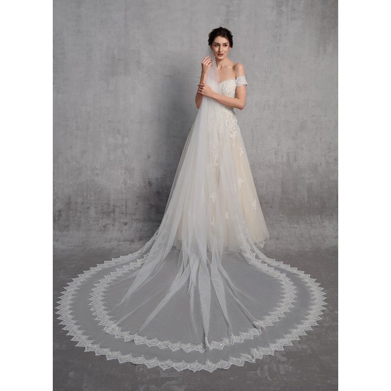 One-tier Lace Applique Edge Cathedral Bridal Veils With Lace