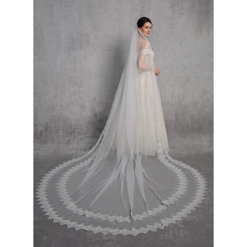 One-tier Lace Applique Edge Cathedral Bridal Veils With Lace