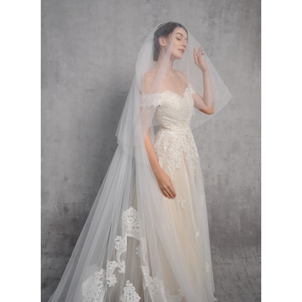 Two-tier Lace Applique Edge Cathedral Bridal Veils With Lace