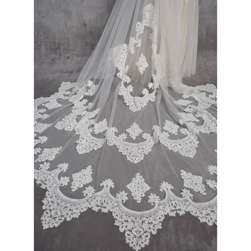 Two-tier Lace Applique Edge Cathedral Bridal Veils With Lace