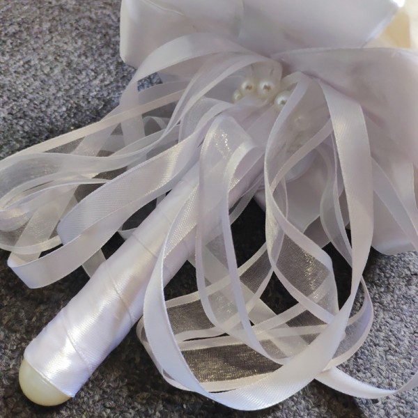 Pretty/Fancy/Fascinating/Graceful Round Satin/Rhinestone Bridal Bouquets -