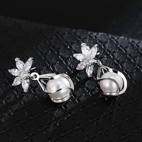 Ladies' Gorgeous/Exquisite/Fancy Alloy With Irregular Cubic Zirconia Earrings