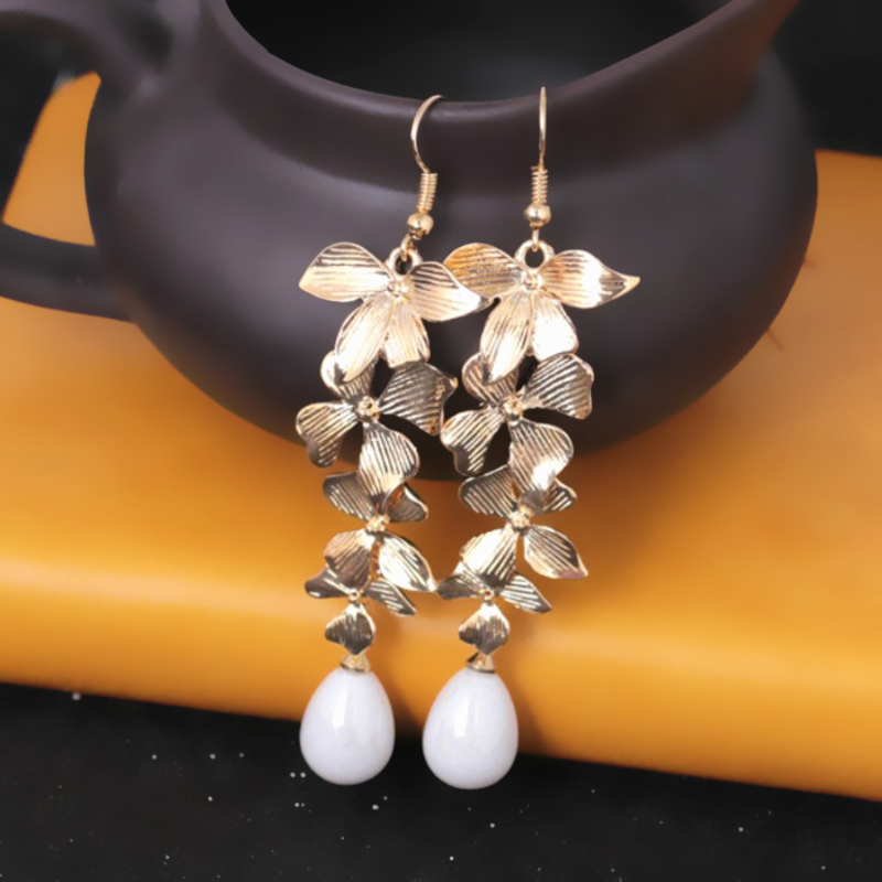 Ladies' Elegant/Beautiful/Classic Alloy With Irregular Pearl Earrings