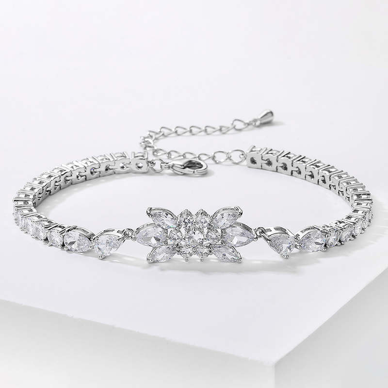 Ladies'/Couples' Elegant/Beautiful/Fashionable/Classic/Simple Alloy With Irregular Cubic Zirconia Bracelets