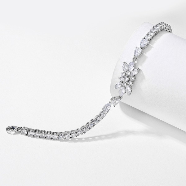 Ladies'/Couples' Elegant/Beautiful/Fashionable/Classic/Simple Alloy With Irregular Cubic Zirconia Bracelets