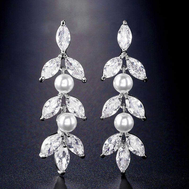 Ladies'/Couples' Elegant/Beautiful/Fashionable/Classic/Simple Alloy With Irregular Cubic Zirconia Earrings