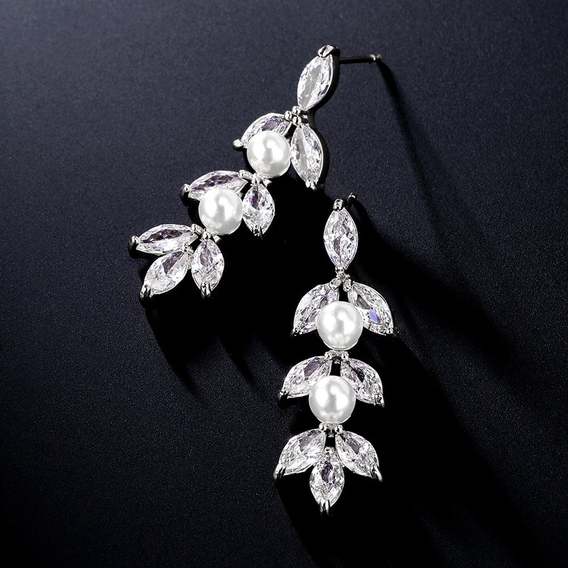 Ladies'/Couples' Elegant/Beautiful/Fashionable/Classic/Simple Alloy With Irregular Cubic Zirconia Earrings