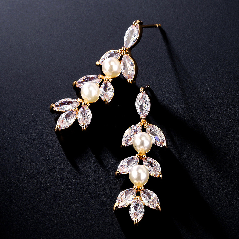 Ladies'/Couples' Elegant/Beautiful/Fashionable/Classic/Simple Alloy With Irregular Cubic Zirconia Earrings