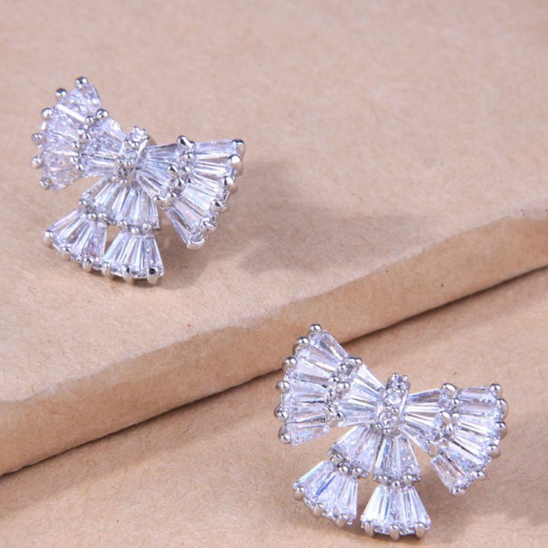 Elegant/Beautiful/Classic/Pretty/Attractive Alloy With Irregular Cubic Zirconia Earrings